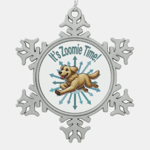 Es ist Zoomie Time Golden Retriever Schneeflocken Zinn-Ornament