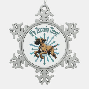 Es ist Zoomie Time Great Dane Schneeflocken Zinn-Ornament