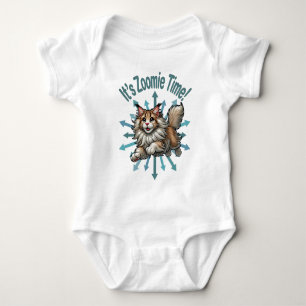 Es ist Zoomie Time Maine Coon Katze Baby Strampler
