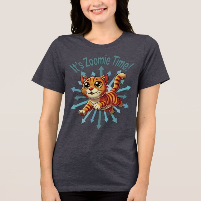Es ist Zoomie Time Orange Tabby Cat Tri-Blend Shirt (Vorderseite)