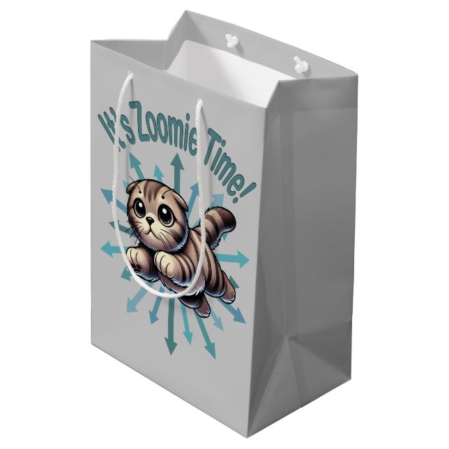 Es ist Zoomie Time Scottish Fold Cat Mittlere Geschenktüte (Rückseite Schrägansicht)