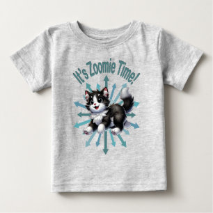 Es ist Zoomie Time Süße Schwarz-Weiß-Katze Baby T-shirt