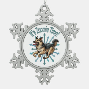 Es ist Zoomie Zeit Großer Mops Schneeflocken Zinn-Ornament