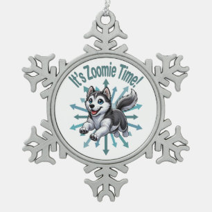 Es ist Zoomie Zeit Husky Schneeflocken Zinn-Ornament