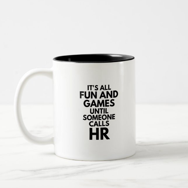 Es macht Spaß und Spiele, bis jemand HR ruft Zweifarbige Tasse (Links)