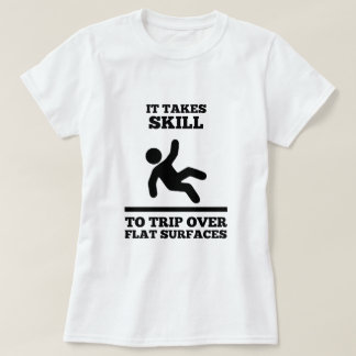 Es nimmt Fähigkeit zur Reise über flachen T-Shirt