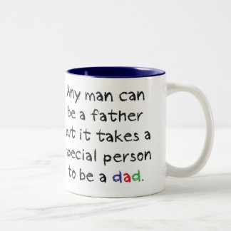 Es nimmt spezielles jemand zweifarbige tasse