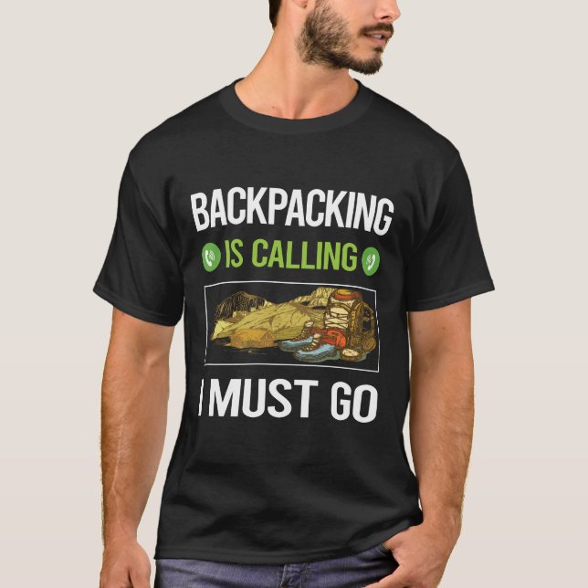 Es ruft den Backpacker-Backpacker an T-Shirt (Vorderseite)