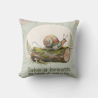 Escargot en Pull sur Bûche Mousseuse Coussin de La
