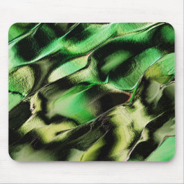 Esculpido de metal opaco, em verde e tom de creme mousepad