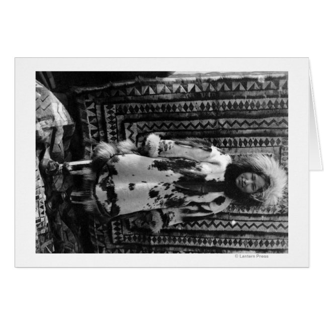 Eskimo Girl Wearing Fur Bekleidung Alaska (Vorderseite (Horizontal))