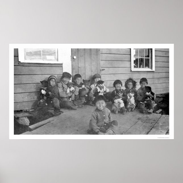 Eskimo Kinder und Welpen 1904 Poster (Vorne)