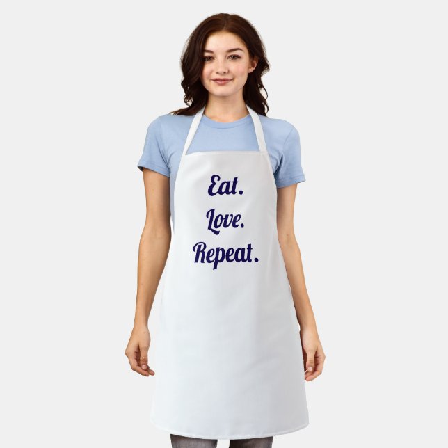 Essen. Liebe. Repeat - White Kitchen Schürze (Getragen)