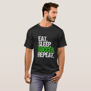 Essen Sie Schlaffußballwiederholung T-Shirt