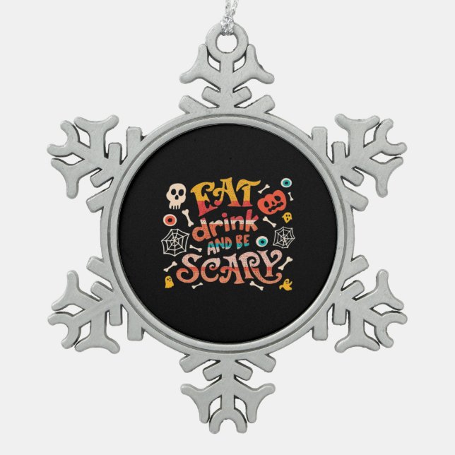 Essen Sie trinken und Beängstigend Halloween Funny Schneeflocken Zinn-Ornament (Vorderseite)