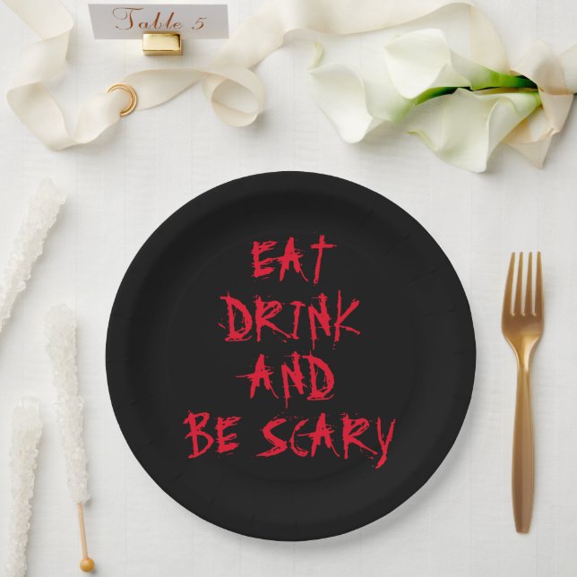 Essen Sie trinken und beängstigendes rotes Hallowe Pappteller (Hochzeit)