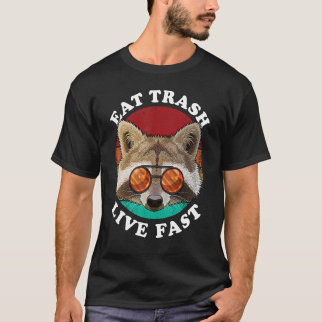 Essen Trash Live Fast Raccoon Trash Panda Pub T-Shirt (Vorderseite)