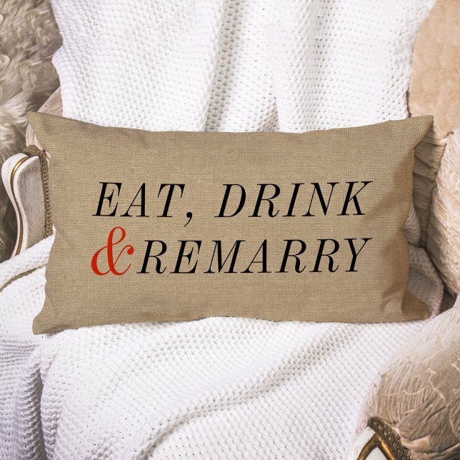 Essen, trinken und ausgesprochen lustig Zitat Lendenkissen (A fun conversational lumbar pillow that's a great choice for the divorced.)