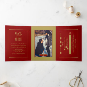 Essen, Trinken und Verheiratete Red & Gold Hochzei Dreifach Gefaltete Einladung