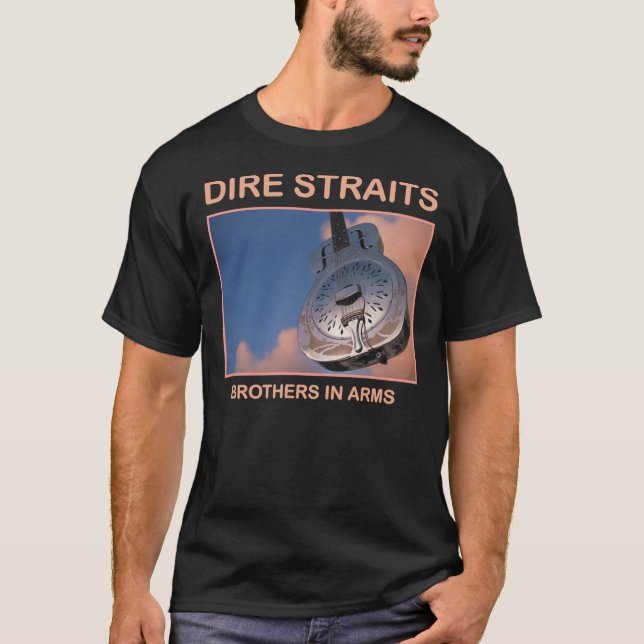 Essenzieller T - Shirt in den Düsterstraßen (Vorderseite)