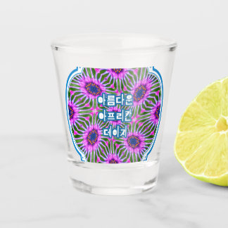 Esthetic Daisy Pattern Schnapsglas