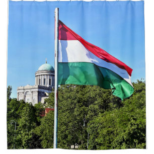 Esztergomer Basilika und ungarische Flagge Duschvorhang