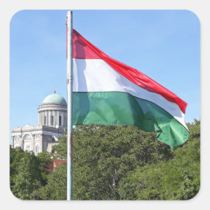 Esztergomer Basilika und ungarische Flagge Quadratischer Aufkleber