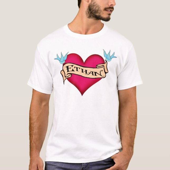Ethan - kundenspezifische Herz-Tätowierungs-T - T-Shirt (Vorderseite)