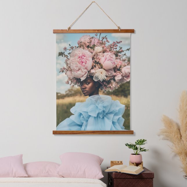 Ethereal Elegance im Blut Wandteppich Mit Holzrahmen (Schlafzimmer)