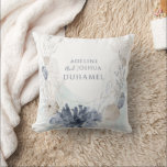 Ethereal Küste Koral Seashell Couple Kissen<br><div class="desc">Dieses romantische Paar wirft Kissen,  verfügt über eine ätherische Küsten-Design-Ambiente,  mit weichen Korallenästen und Muscheln,  die die Ruhe der Meeresluft und ruhige Momente geteilt. Hochzeitskissen oder frisch vermählte Kissen mit Hütte,  Seehaus oder Strandhaube.</div>