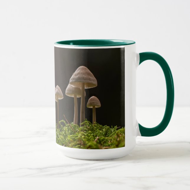 Ethereal White Mushroom Art Tasse (Rechts)