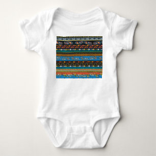 Ethnic Feathers: Stickerei Boho Chic Baby Strampler