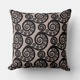 Ethnic Lilac und Black Fern Frontend Wirbel Kissen