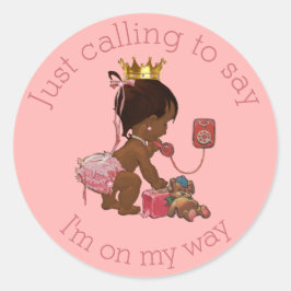 Ethnic Little Princess on Phone Pink Baby Dusche Runder Aufkleber