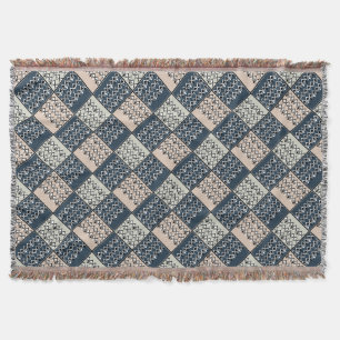 Ethnisch-beige-blaues Flickwerk. Decke