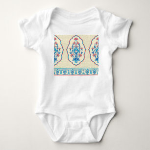 Ethnische Blumenstoffe: Nahtlose Eleganz Baby Strampler