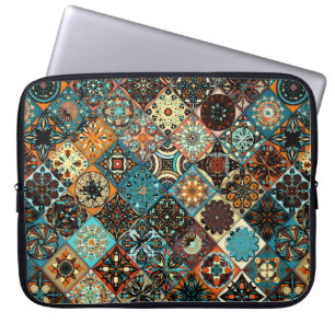 Ethnische Blütenmandala nahtlos Muster. Farblich Laptopschutzhülle