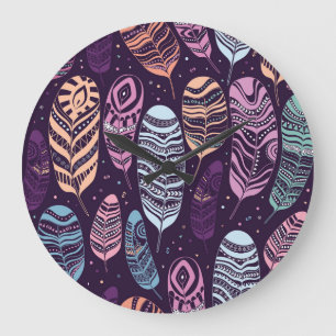 Ethnische Federn: Schwarzweißmuster Große Wanduhr