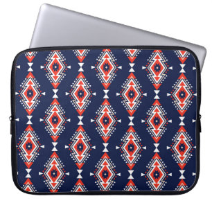 Ethnischer Stil, geometrisches nahtloses Muster. Laptopschutzhülle