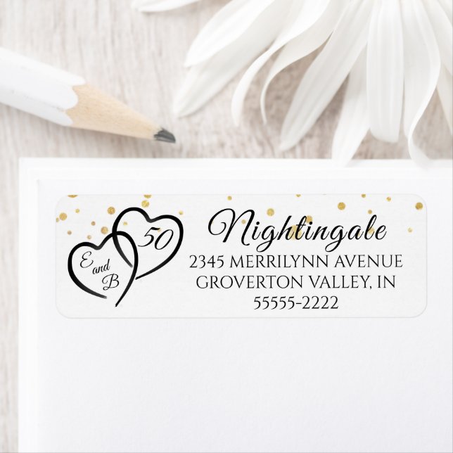 Étiquette 50e anniversaire Script Hearts Monogrammes Initial (En situation)