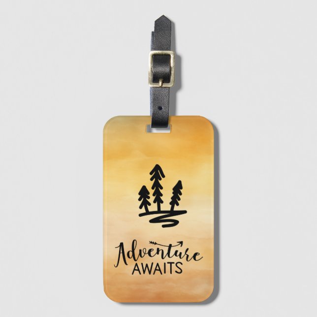 Étiquette À Bagage Adventure Await Camping Forest (Devant Vertical)