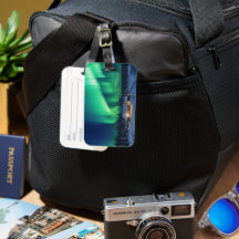 Aurora borealis au-dessus du cabine d'hiver