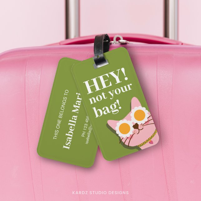 Étiquette À Bagage Balise de bagage personnalisée pour chat amusant (Personalize this green funny cat luggage tag with your favorite cat lover friend´s name as a gift.)