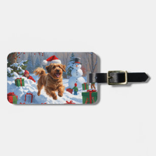 Étiquette À Bagage Bichon Havanais courant dans la neige avec un chap
