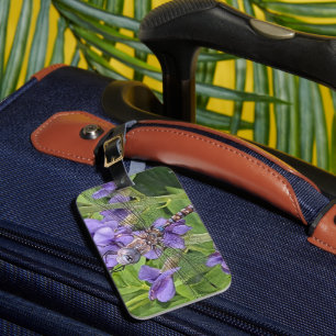 Étiquette À Bagage Bleu-Eyed Denton sur les fleurs violettes