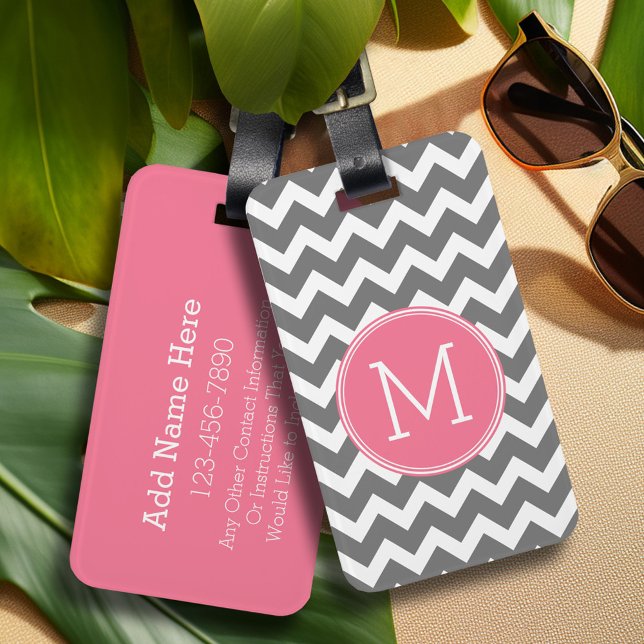 Étiquette À Bagage Chevrons gris et rose avec Monogramme personnalisé (Personalized luggage tag - Add Your contact information and monogram)