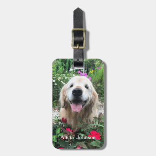 Étiquette À Bagage Chien doré souriant parmi les fleurs