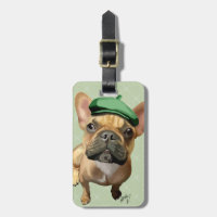 Chien-taureaux français Brown avec Casquette vert