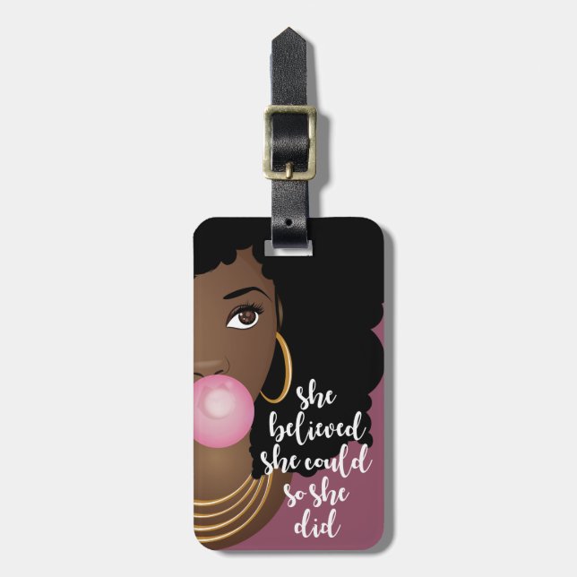 Étiquette À Bagage Elle Croyait Qu'Elle Pouvait, Femme Noire, Gum Vio (Devant Vertical)