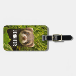 Étiquette À Bagage Ferret Brown dans l'herbe